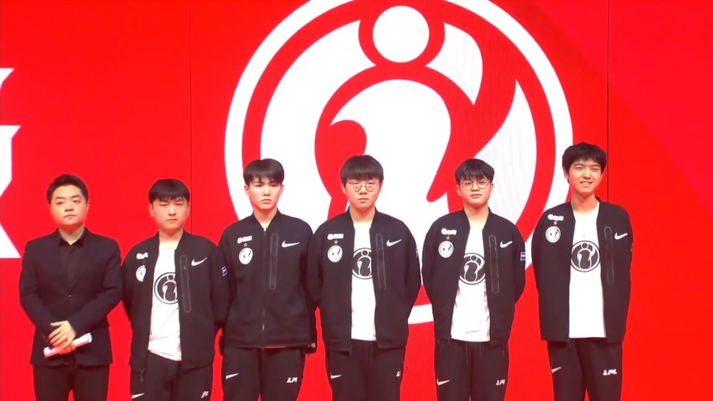 年轻球员在 年轻球员在